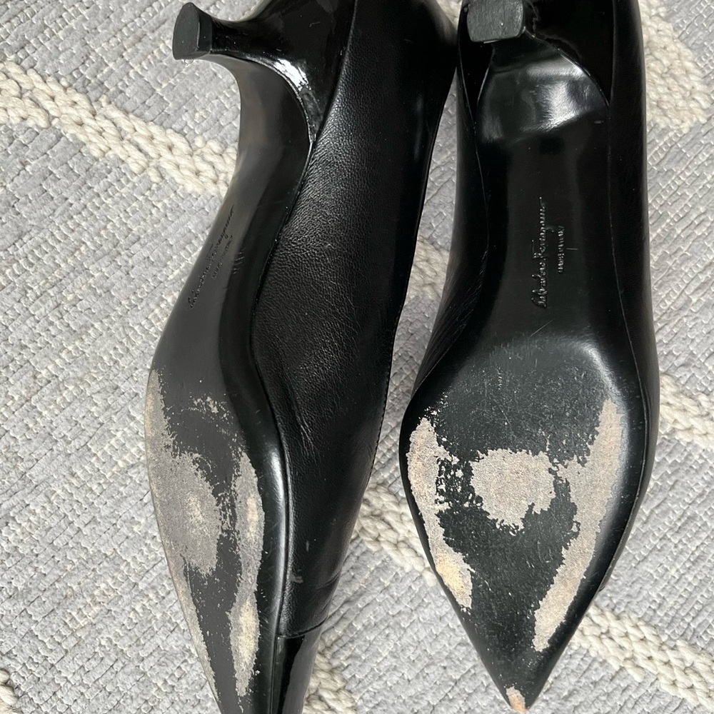 Salvatore Ferragamo black pointed dress heels. - Picture 4 of 8